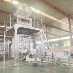 Једна аутоматска машина за паковање детерџента у праху од 1-3,5 кг спремна за испоруку.